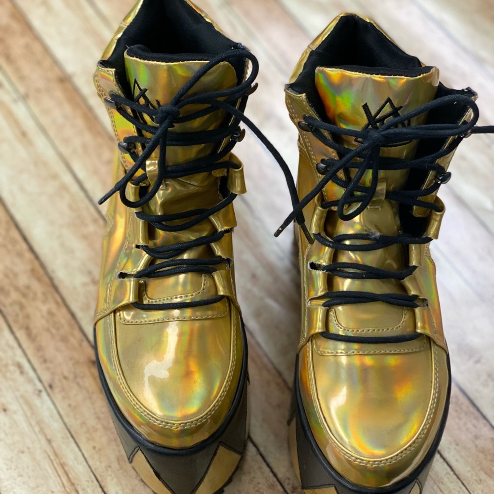 QOZMOPOLITAN PLATFORM SHOES